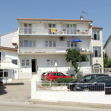 Apartmani Ljubo Примоштен Экстерьер фото