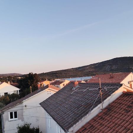 Apartmani Ljubo Примоштен Экстерьер фото