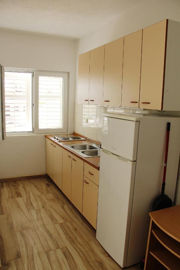 Apartmani Ljubo Примоштен Экстерьер фото