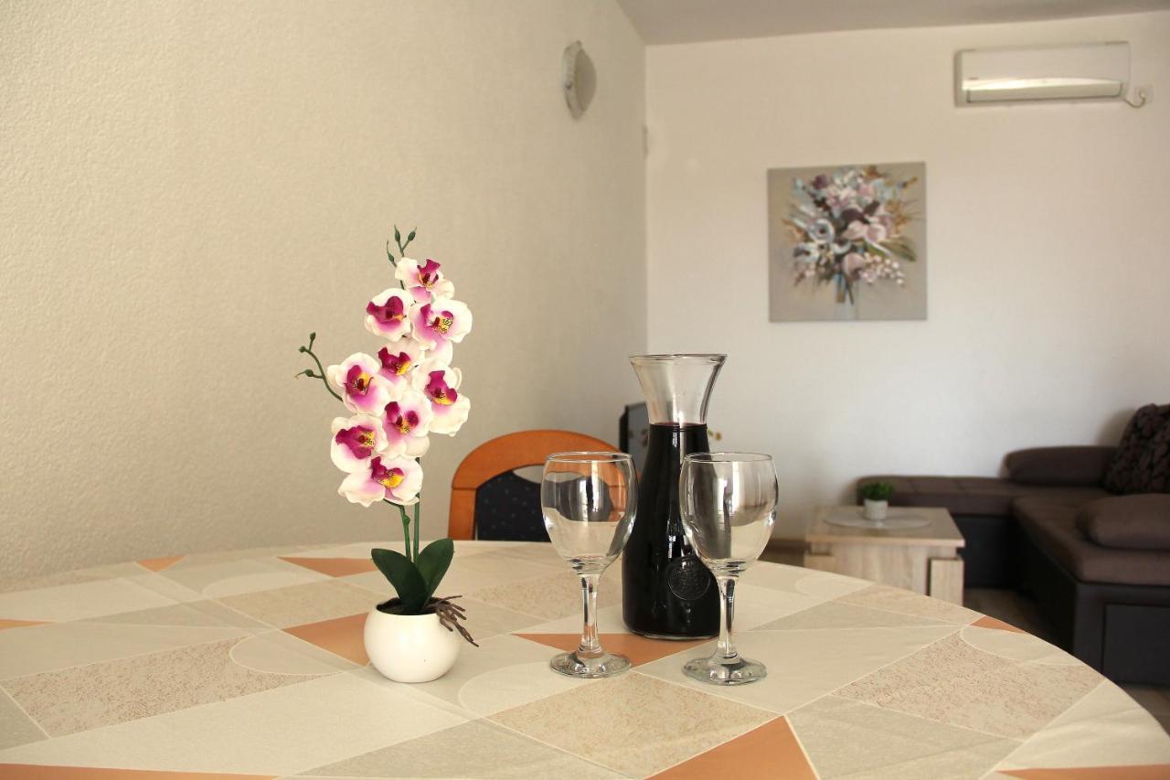 Apartmani Ljubo Примоштен Экстерьер фото