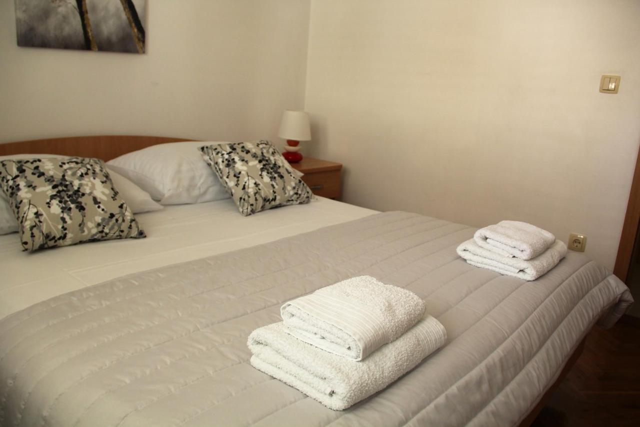 Apartmani Ljubo Примоштен Экстерьер фото