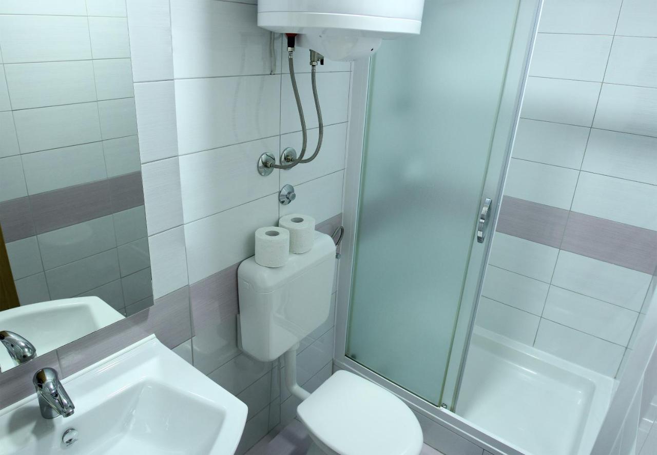Apartmani Ljubo Примоштен Экстерьер фото