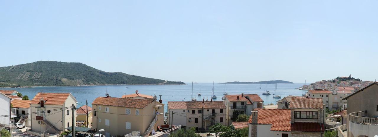 Apartmani Ljubo Примоштен Экстерьер фото
