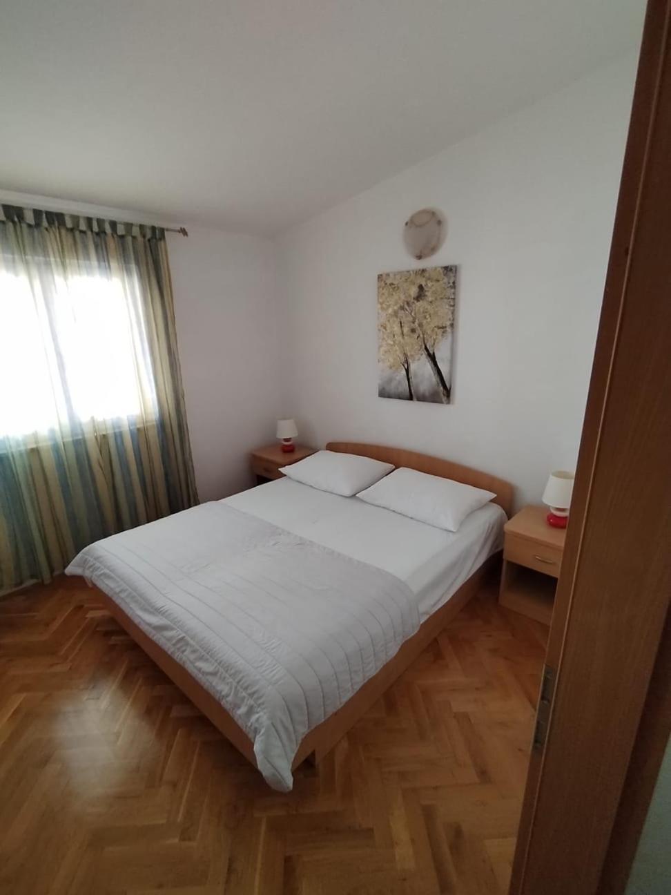 Apartmani Ljubo Примоштен Экстерьер фото