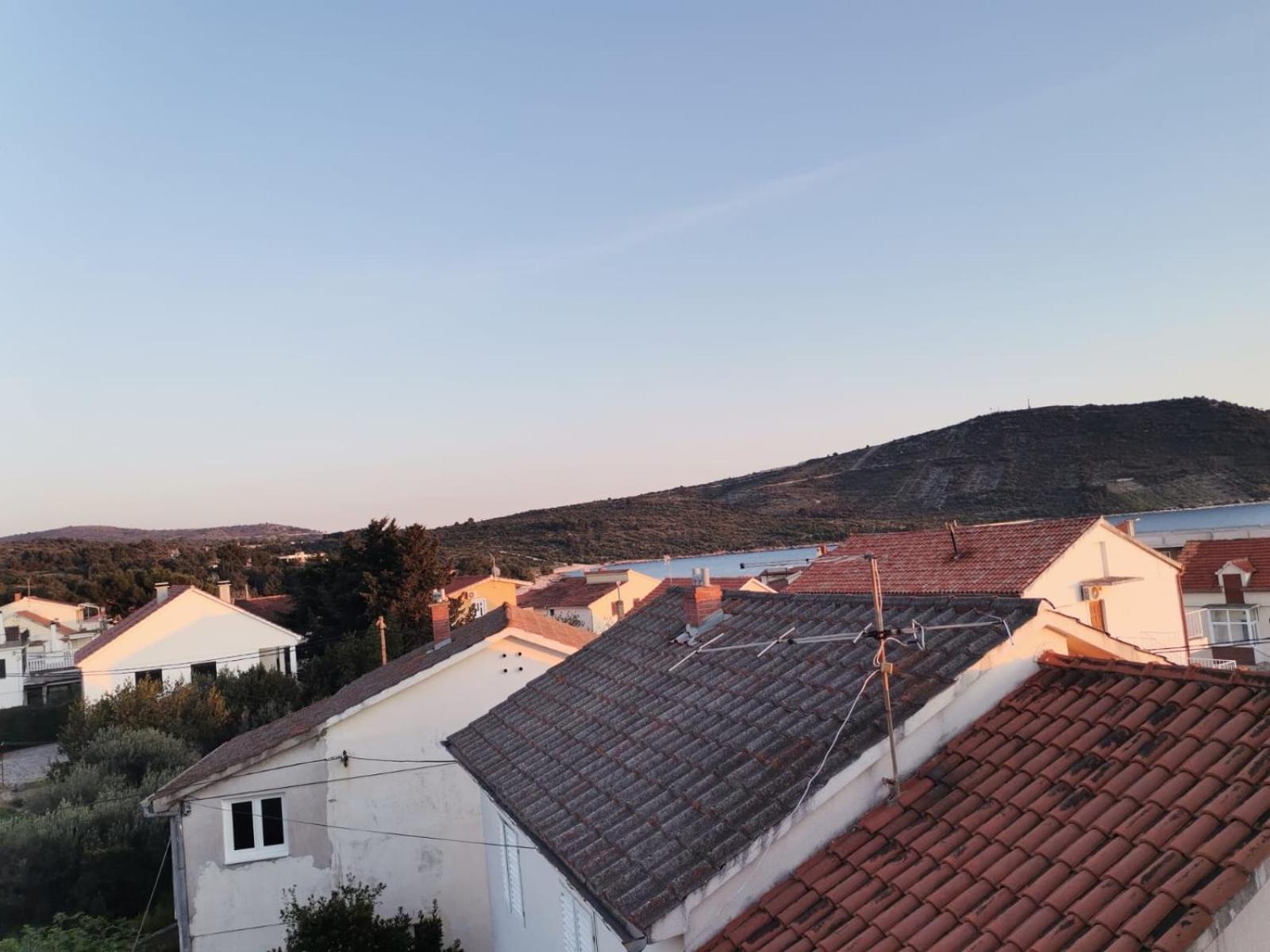 Apartmani Ljubo Примоштен Экстерьер фото