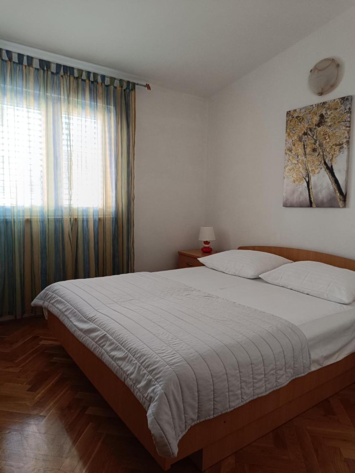 Apartmani Ljubo Примоштен Экстерьер фото