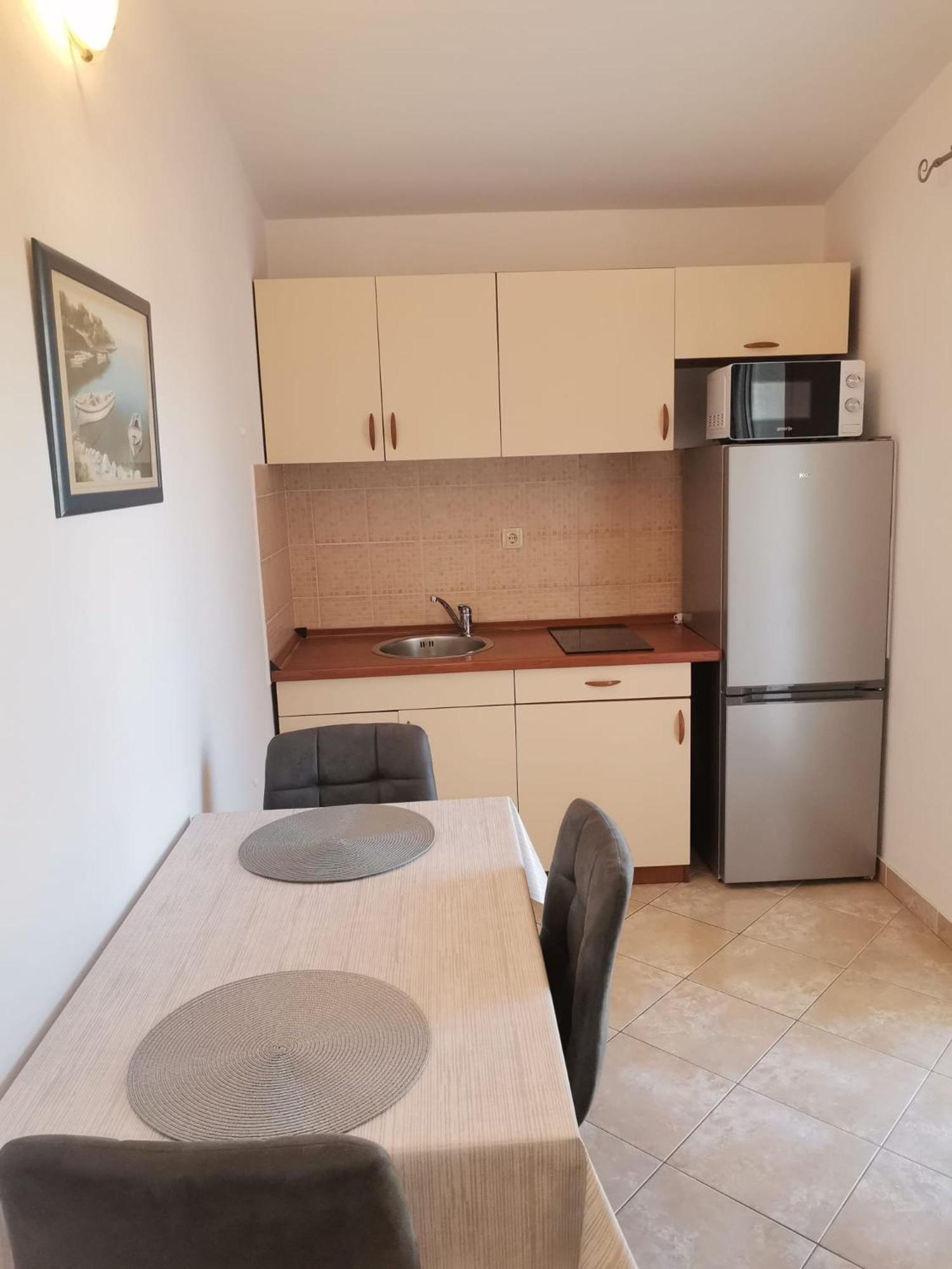 Apartmani Ljubo Примоштен Экстерьер фото