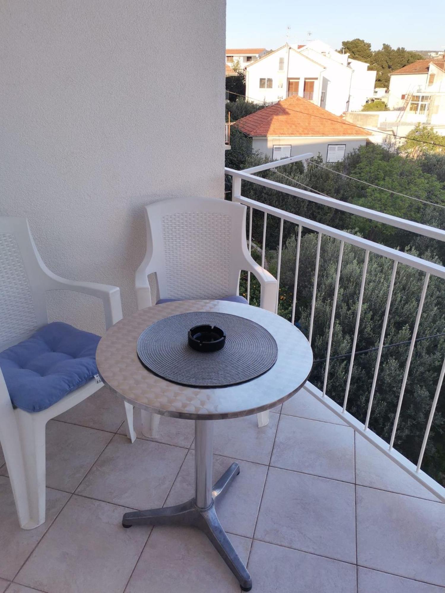 Apartmani Ljubo Примоштен Экстерьер фото