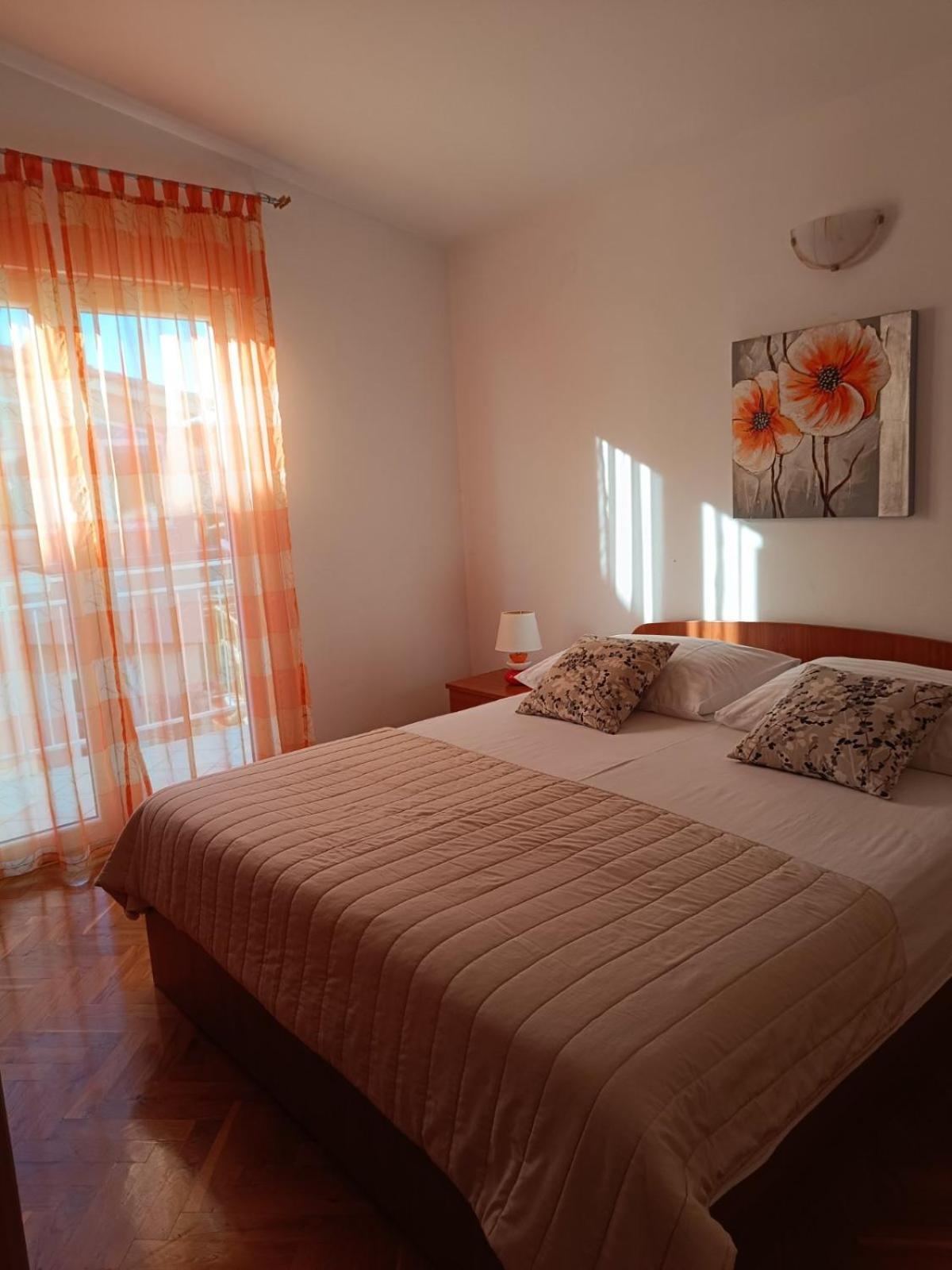 Apartmani Ljubo Примоштен Экстерьер фото