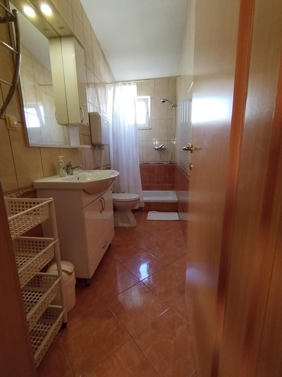 Apartmani Ljubo Примоштен Экстерьер фото