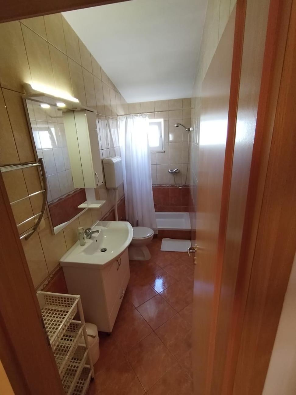 Apartmani Ljubo Примоштен Экстерьер фото