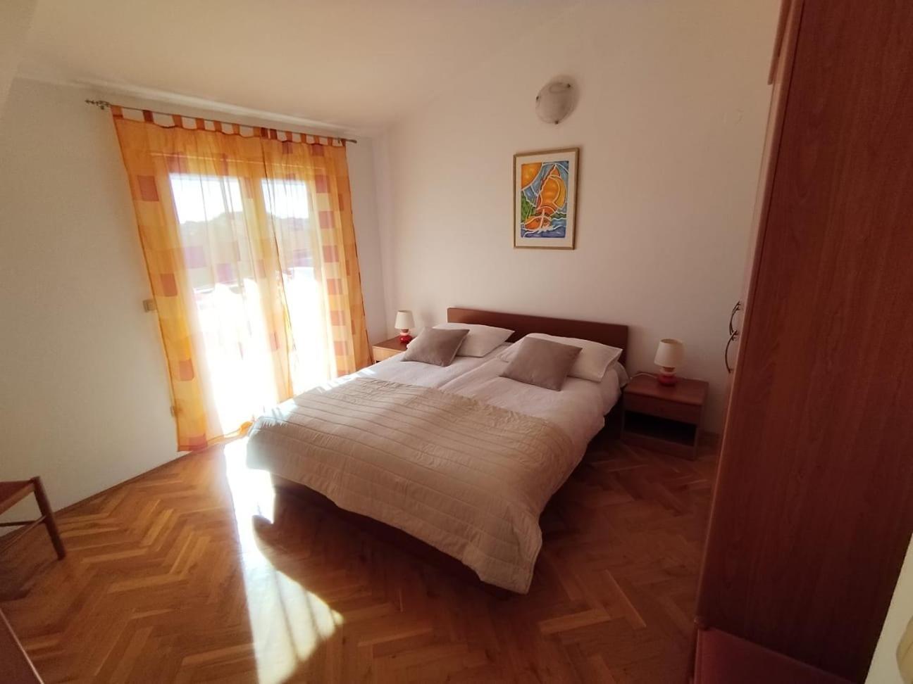 Apartmani Ljubo Примоштен Экстерьер фото