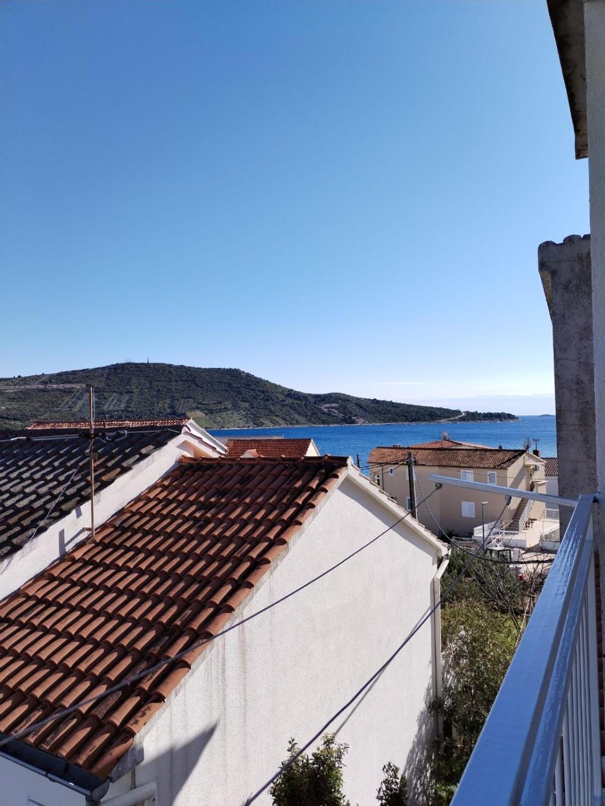 Apartmani Ljubo Примоштен Экстерьер фото