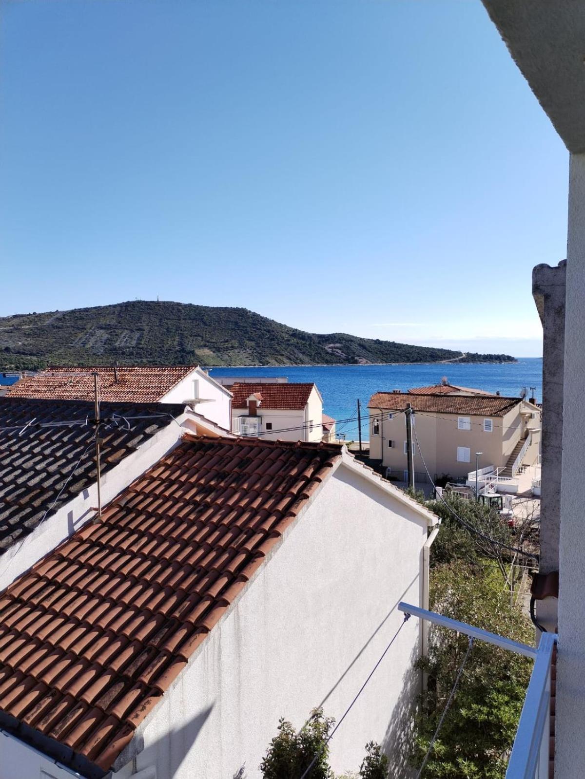 Apartmani Ljubo Примоштен Экстерьер фото