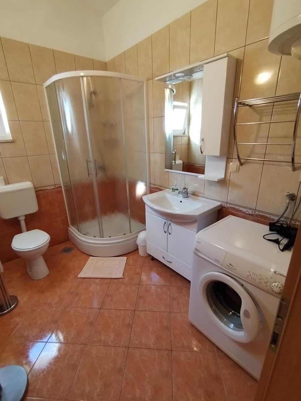 Apartmani Ljubo Примоштен Экстерьер фото