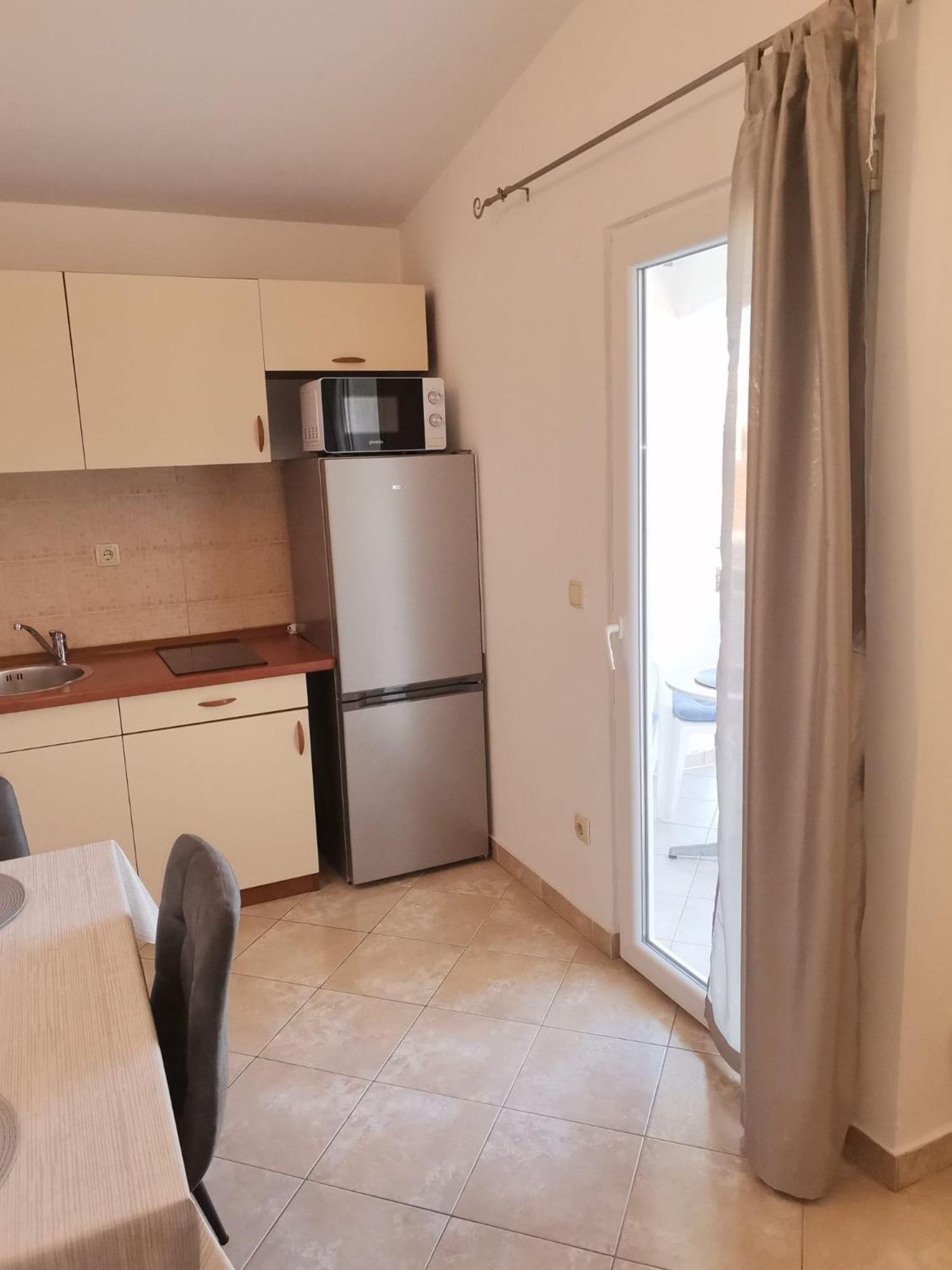 Apartmani Ljubo Примоштен Экстерьер фото