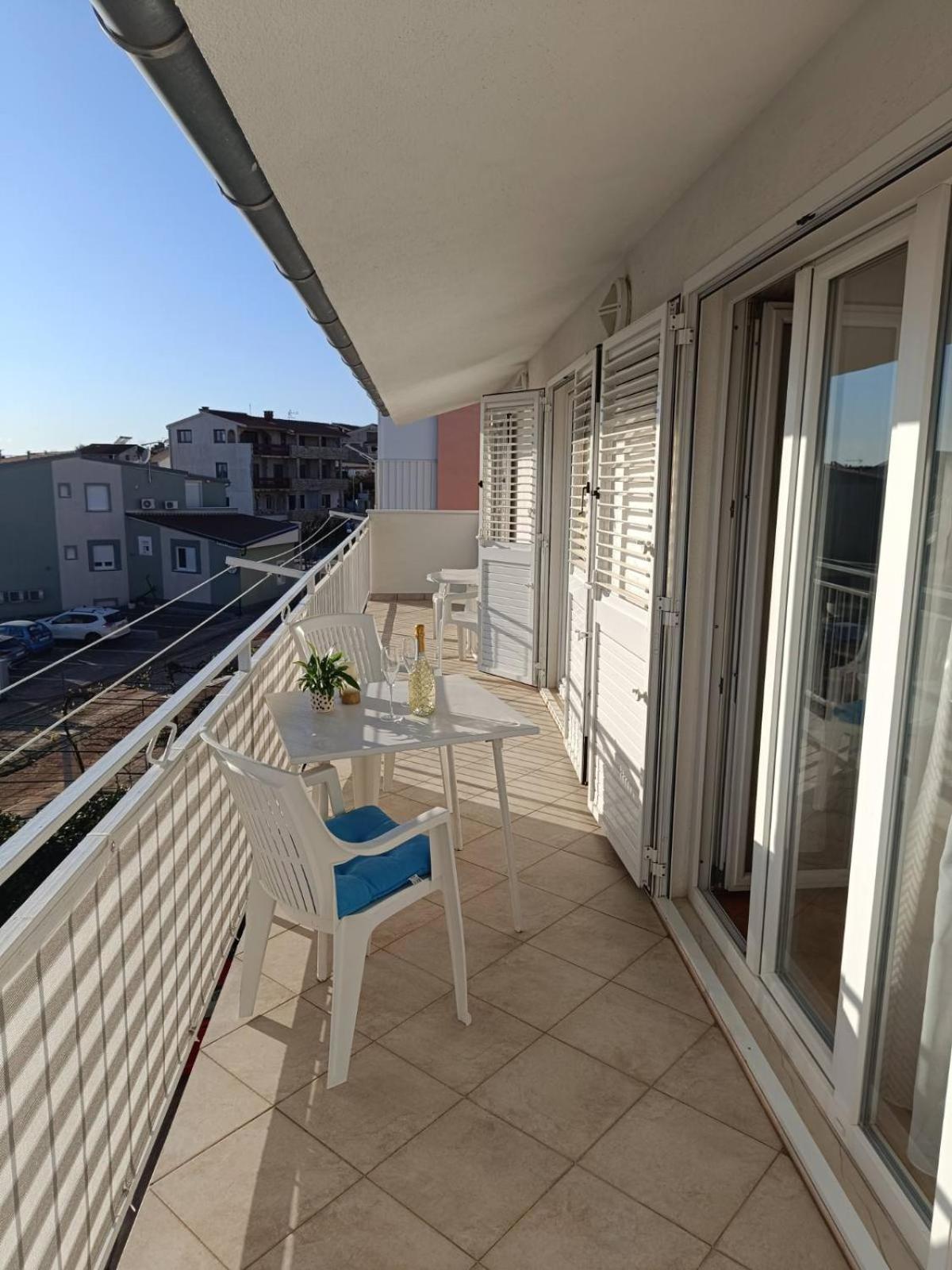 Apartmani Ljubo Примоштен Экстерьер фото