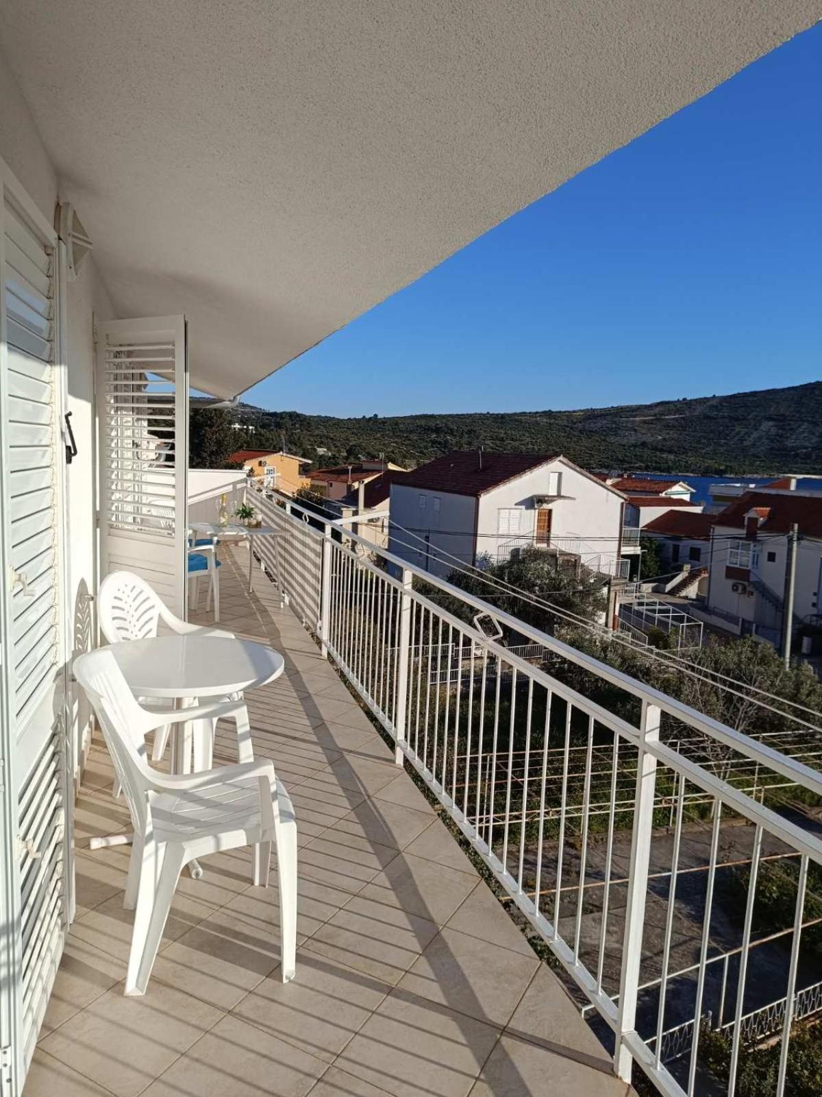 Apartmani Ljubo Примоштен Экстерьер фото