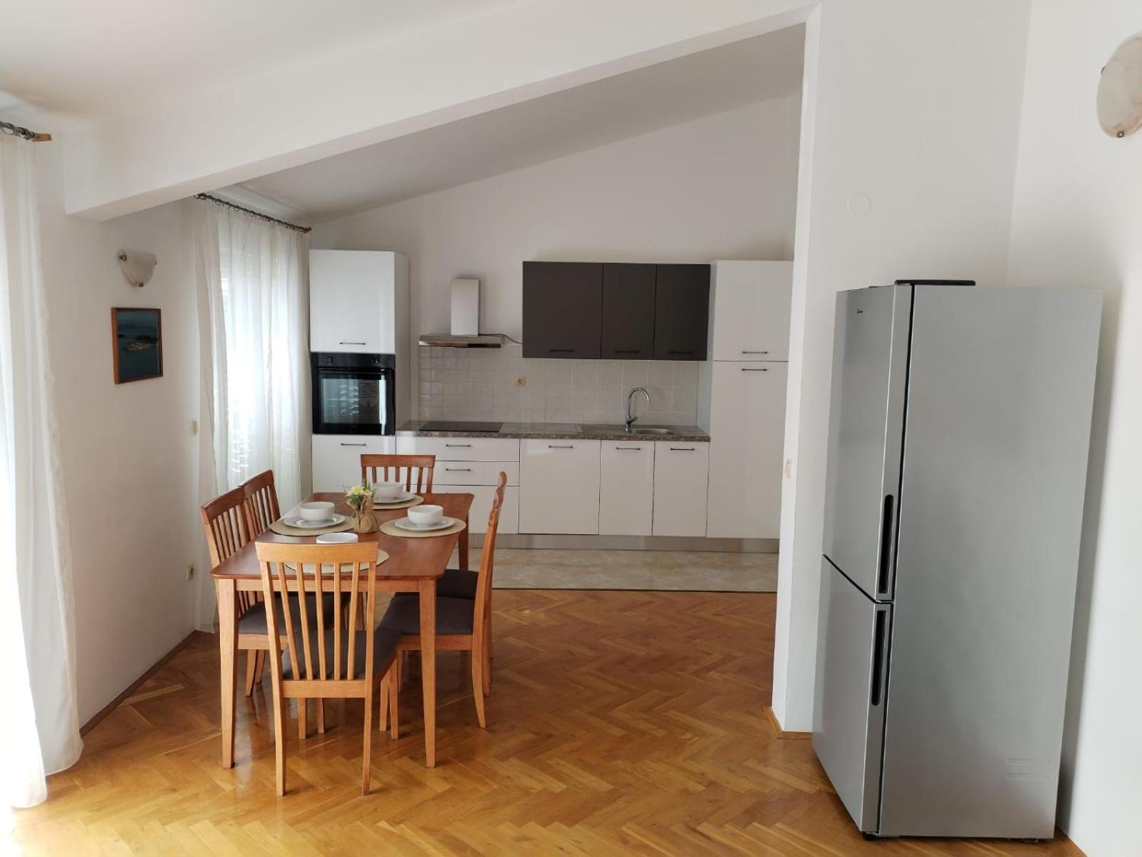Apartmani Ljubo Примоштен Экстерьер фото