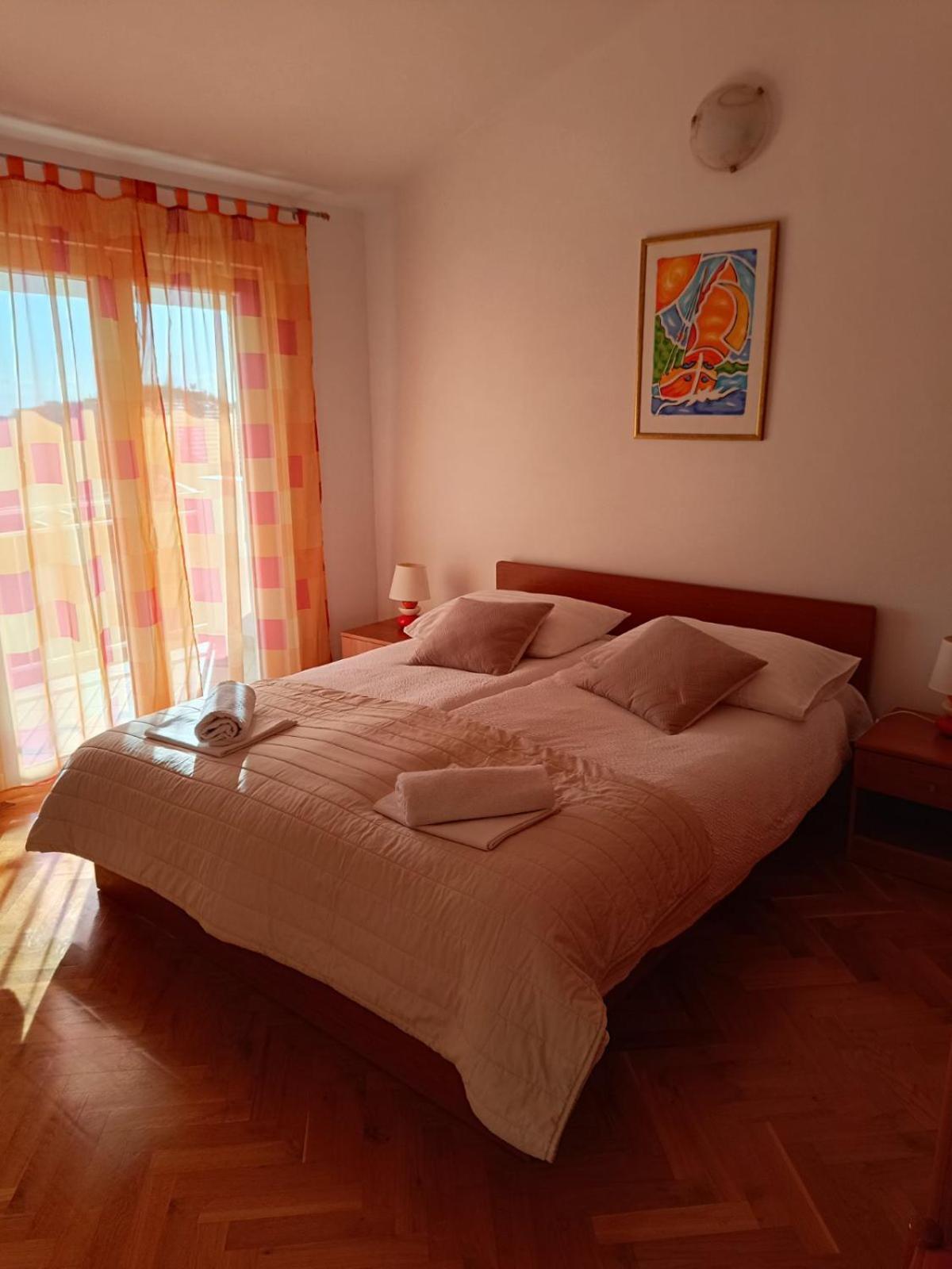 Apartmani Ljubo Примоштен Экстерьер фото