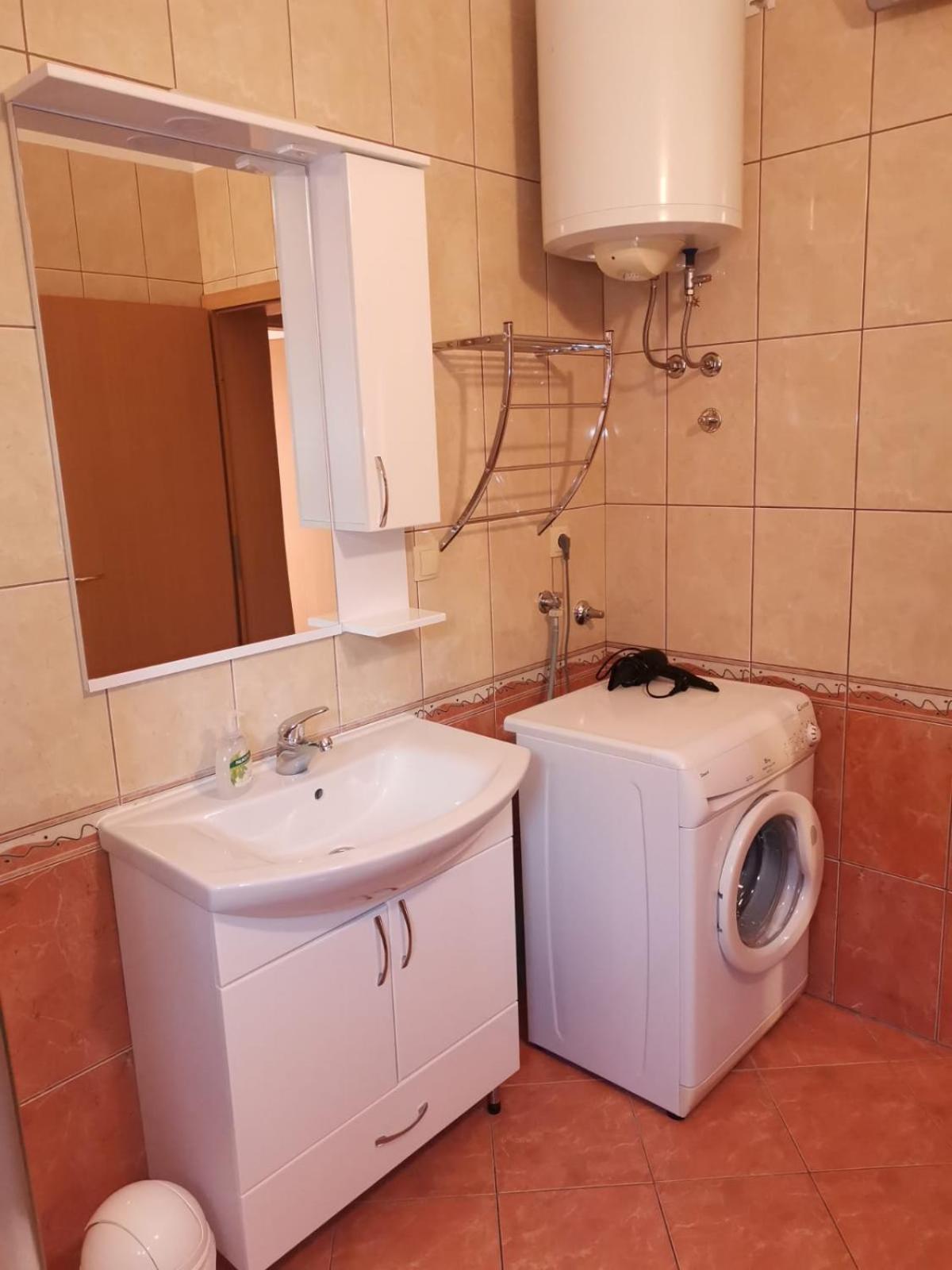 Apartmani Ljubo Примоштен Экстерьер фото